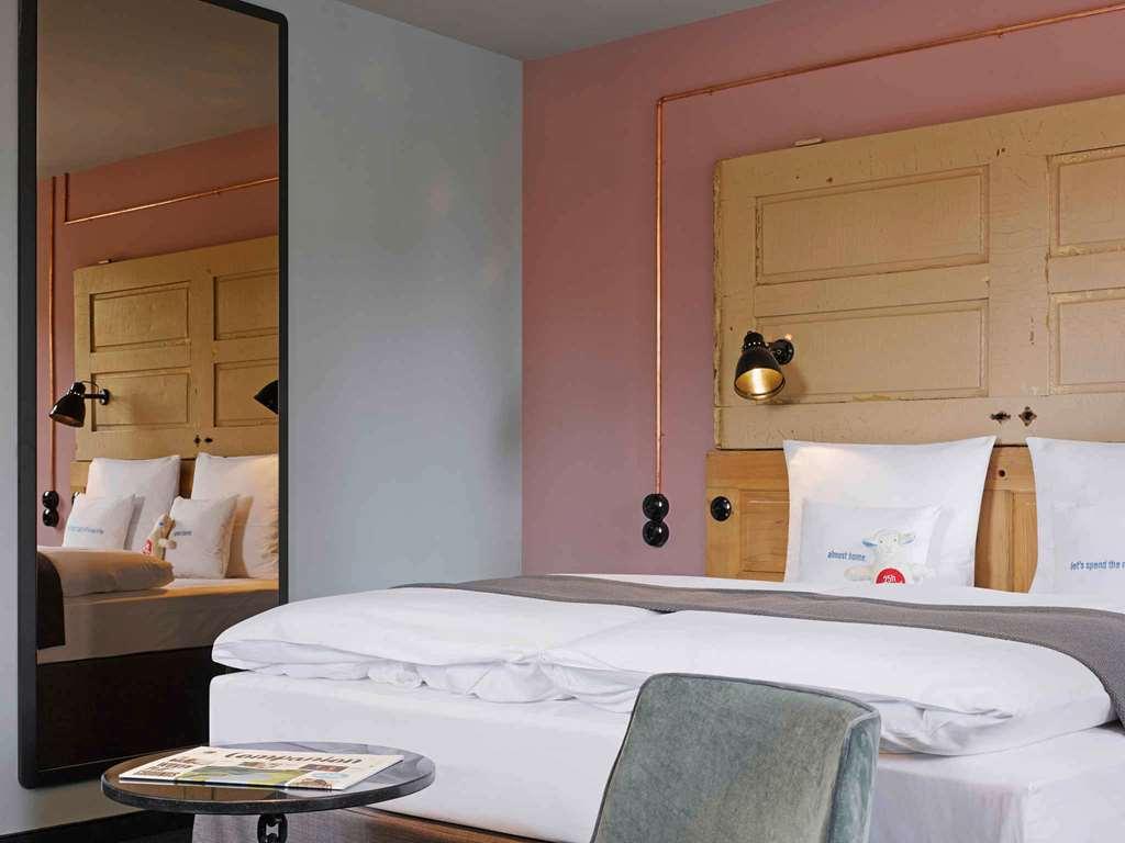 25Hours Hotel Altes Hafenamt Hamburk Pokoj fotografie